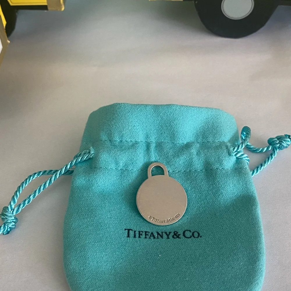 Tiffany & Co. RTT Round Tag